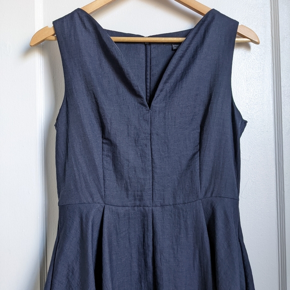 COS sleeveless fit and flare midi dress - Picture 2 of 10